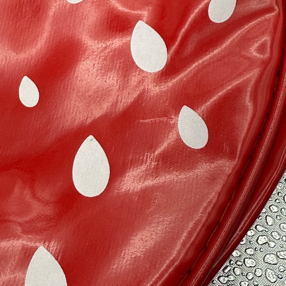 Strawberry Shaped Red and Green Bag with Gold Detachable Chain - Some Callouts - Picture 7 of 7